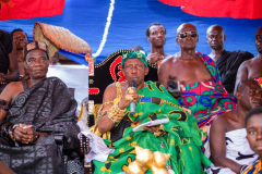 Nana Owusu Korkor II, current Tetremhene (speaking with royal regalia) with Nana Oduro Appiako II (Kyidomhene of Denkyira) on the left