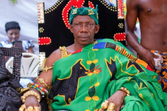 Nana Owusu Korkor II, current Tetremhene (sitting in state with royal regalia)